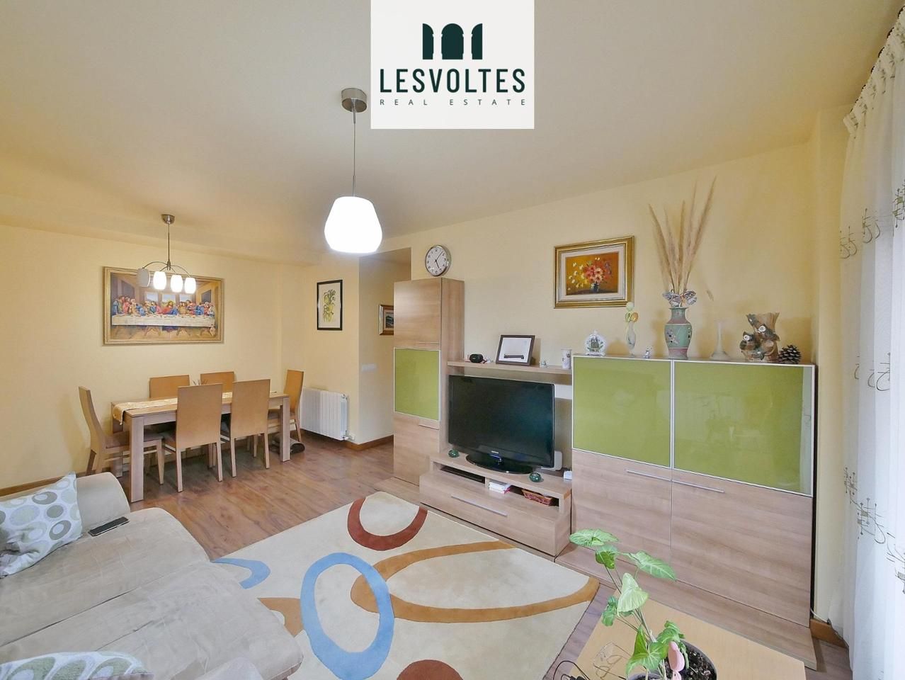 Living room of Flat for sale in La Bisbal d'Empordà  with Air Conditioner, Heating and Parquet flooring