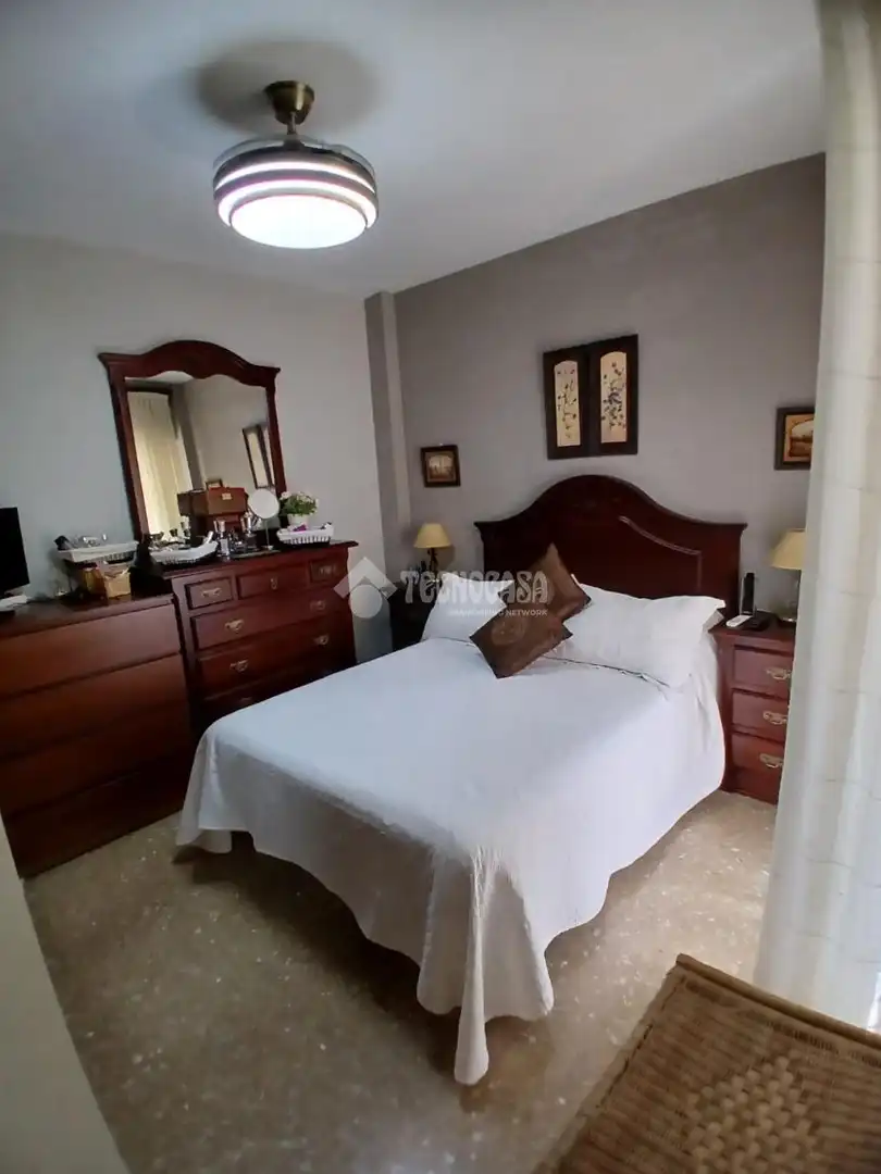 Habitación de Piso en venta en Sevilla con Aire acondicionado, Terraza y Balcón