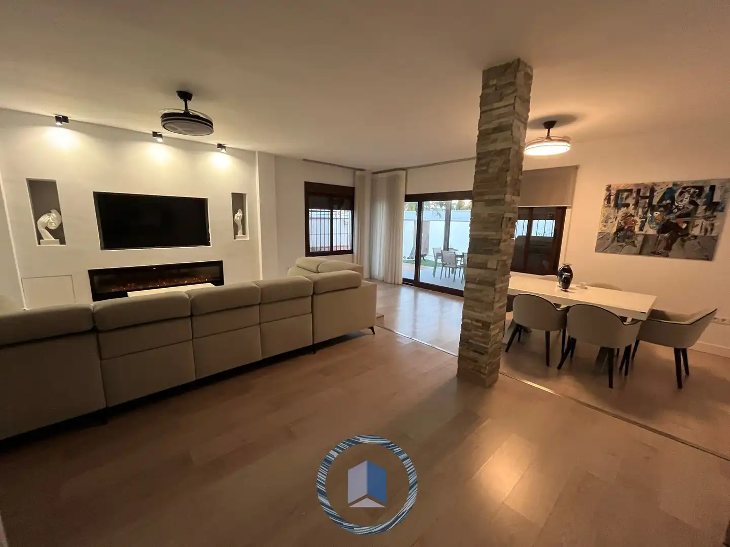 Sala de estar de Piso en venta en Montequinto con Jardín privado, Trastero y Piscina comunitaria