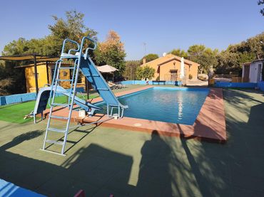 Maison rustique avec piscine à vendre à Andújar