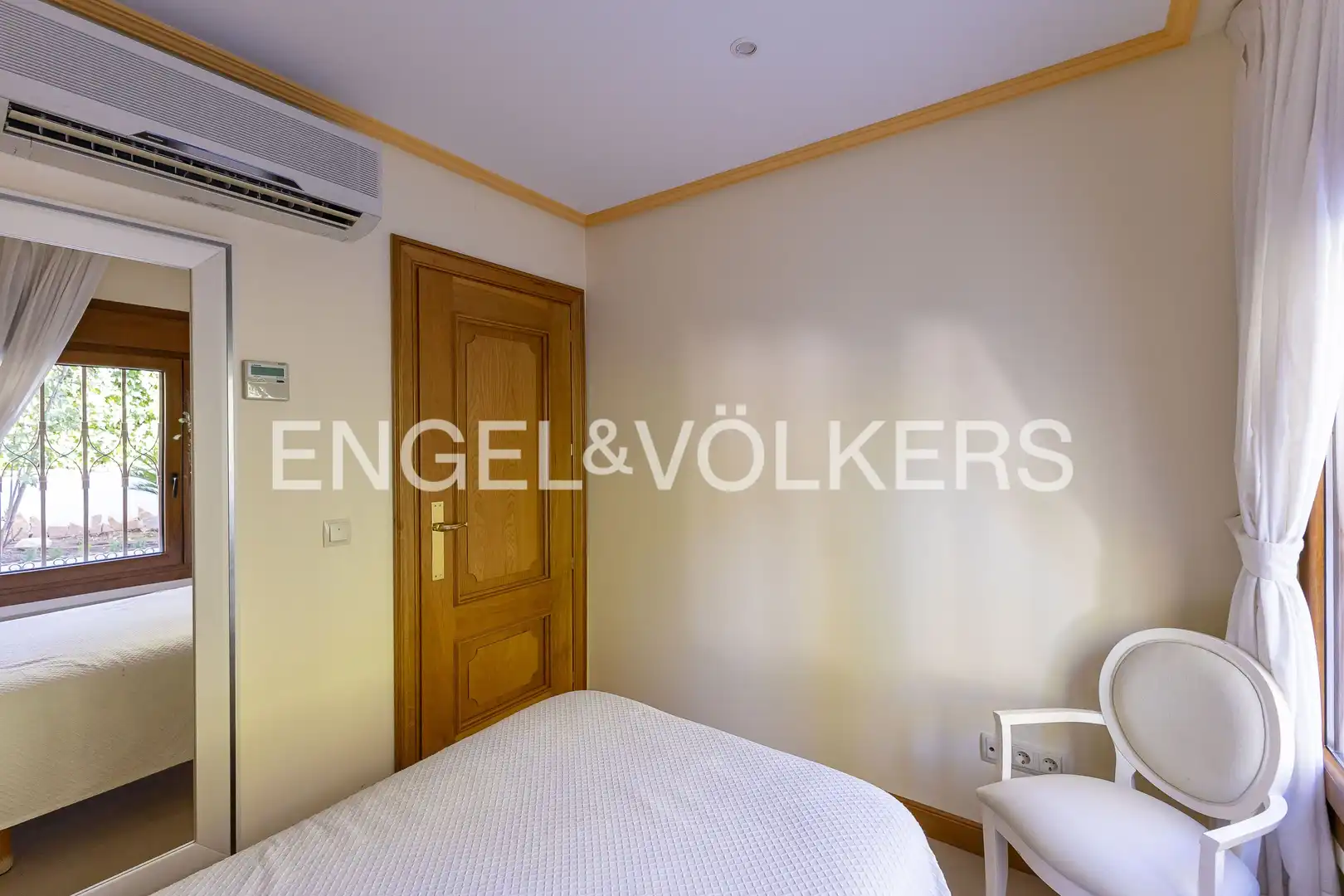 Dormitori de Casa o xalet de lloguer en Madrid amb Aire condicionat, Calefacció i Jardí privat