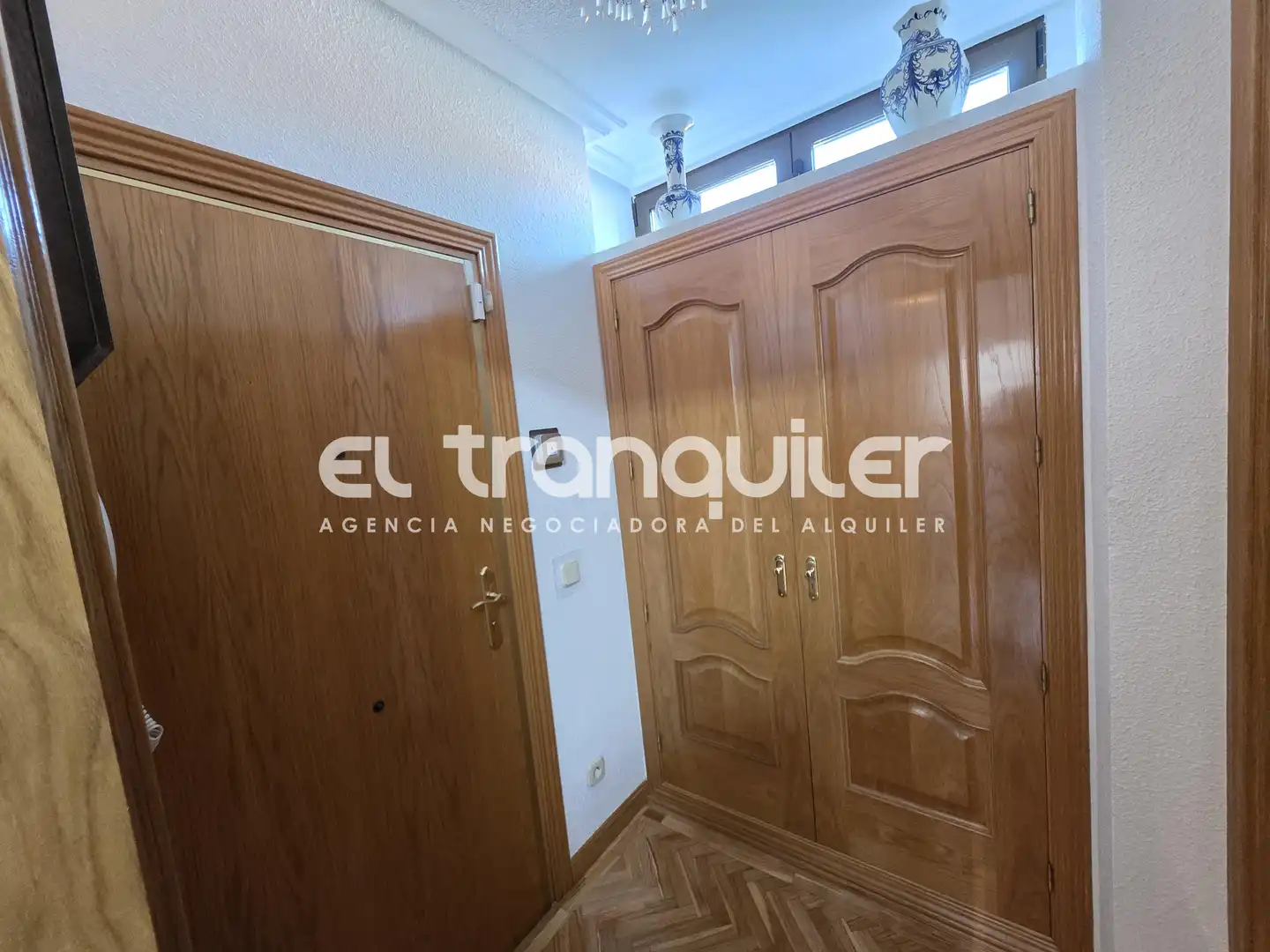 Dormitori de Pis de lloguer en Madrid amb Aire condicionat, Parquet i Piscina