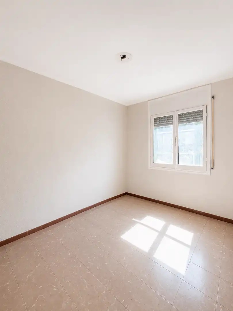 Schlafzimmer von Wohnung zum Verkauf in Cerdanyola del Vallès mit Balkon