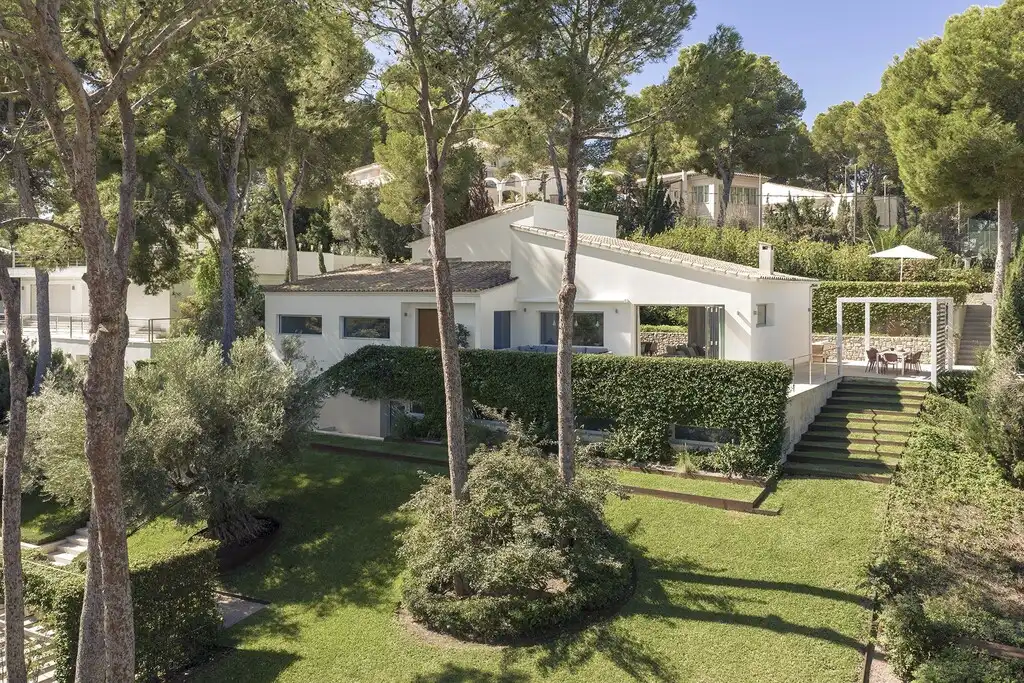 Vista exterior de Casa o xalet en venda en Calvià amb Aire condicionat, Calefacció i Jardí privat
