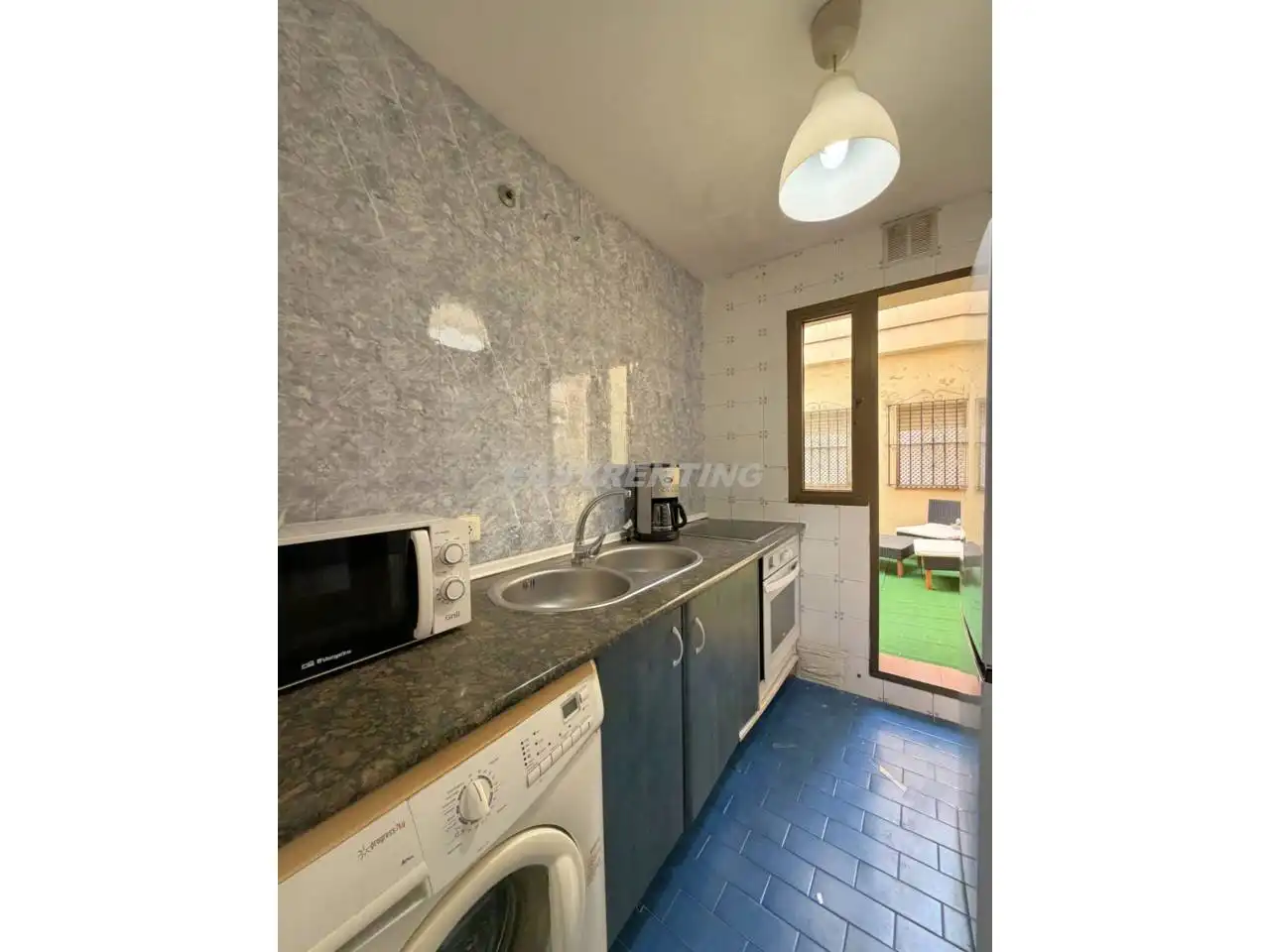 Cuina de Apartament en venda en La Línea de la Concepción amb Terrassa, Traster i Moblat