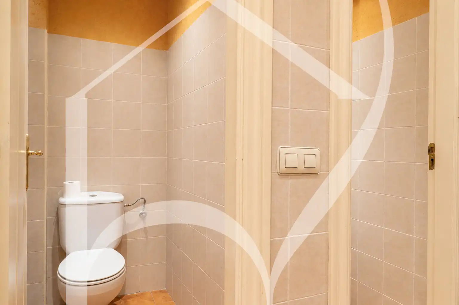Badezimmer von Geschaftsraum zur Miete in Salamanca mit Klimaanlage, Heizung und Möbliert