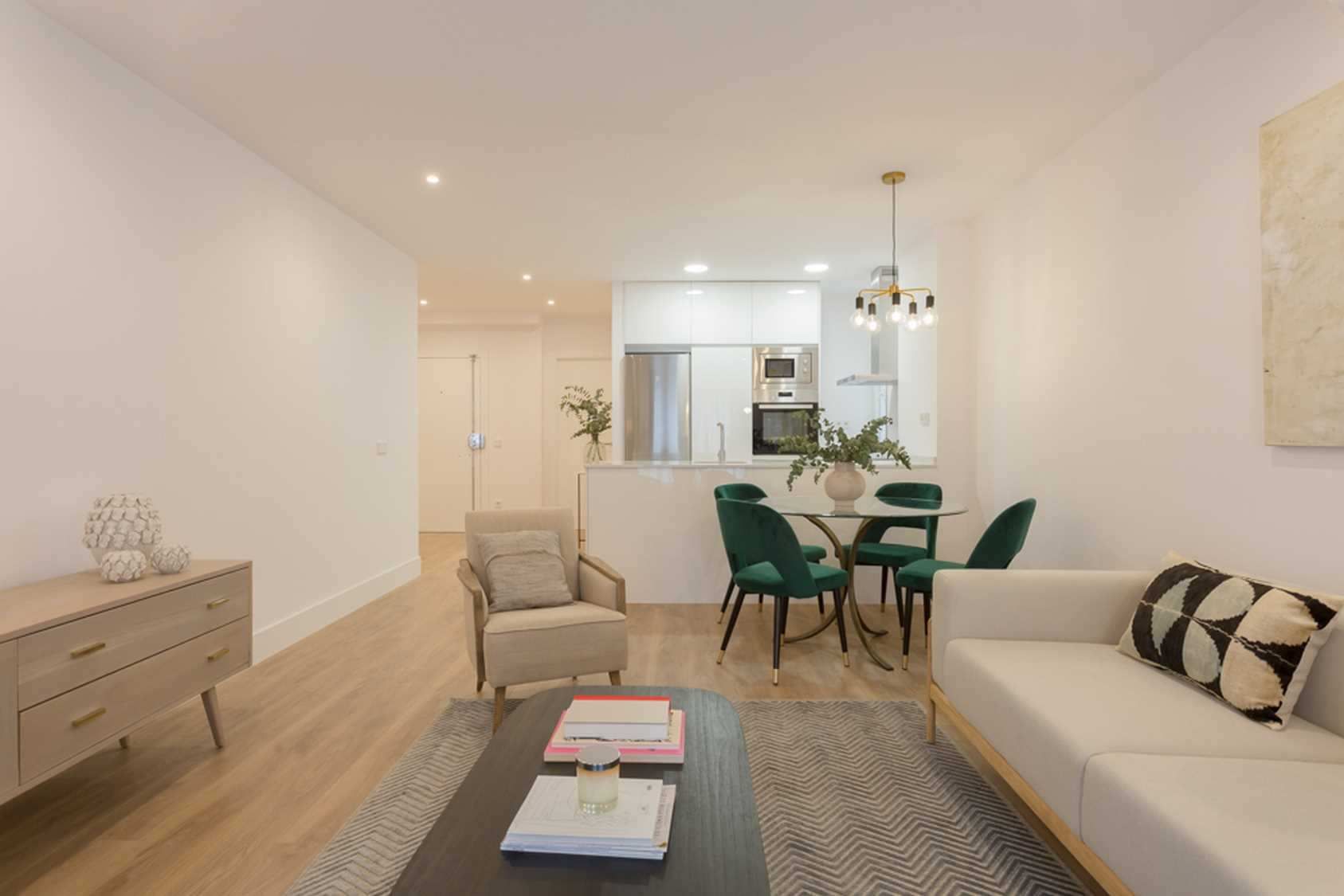 Sala de estar de Piso de alquiler en Estepona con Aire acondicionado, Amueblado y TV