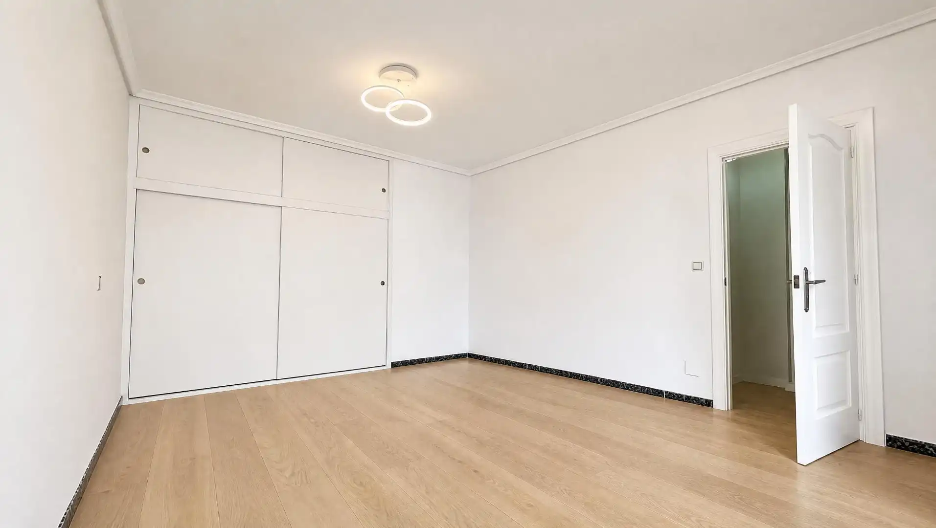 Habitación de Piso en venta en Alicante / Alacant con Balcón