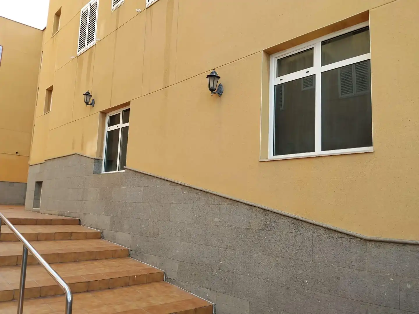 Vista exterior de Local en venta en Telde