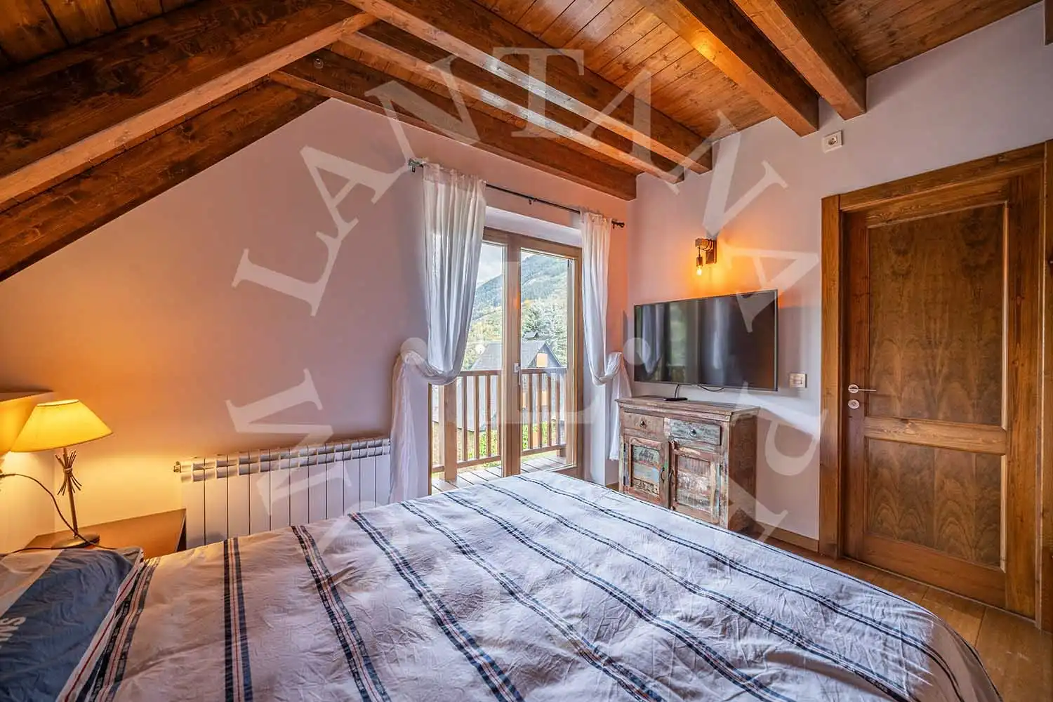 Habitación de Casa adosada en venta en Vielha e Mijaran con Calefacción, Jardín privado y Parquet