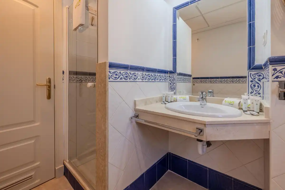 Badezimmer von Dachboden zum Verkauf in Ojén mit Klimaanlage, Terrasse und Abstellraum