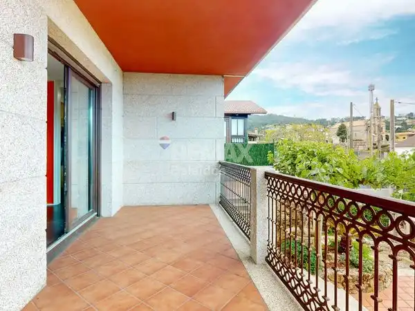 Terrassa de Casa o xalet en venda en Vigo  amb Calefacció, Jardí privat i Terrassa