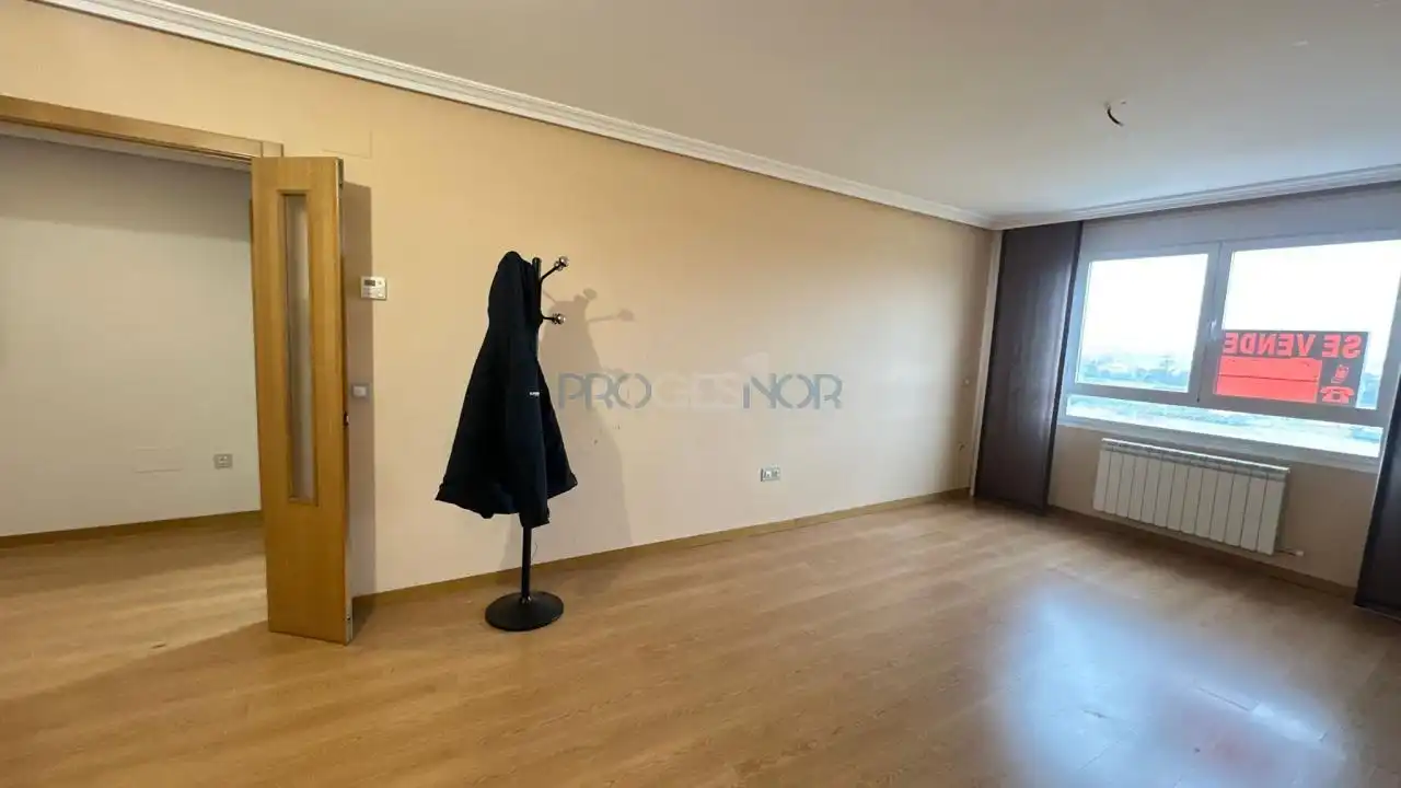 Dormitori de Pis en venda en León Capital  amb Calefacció, Parquet i Traster