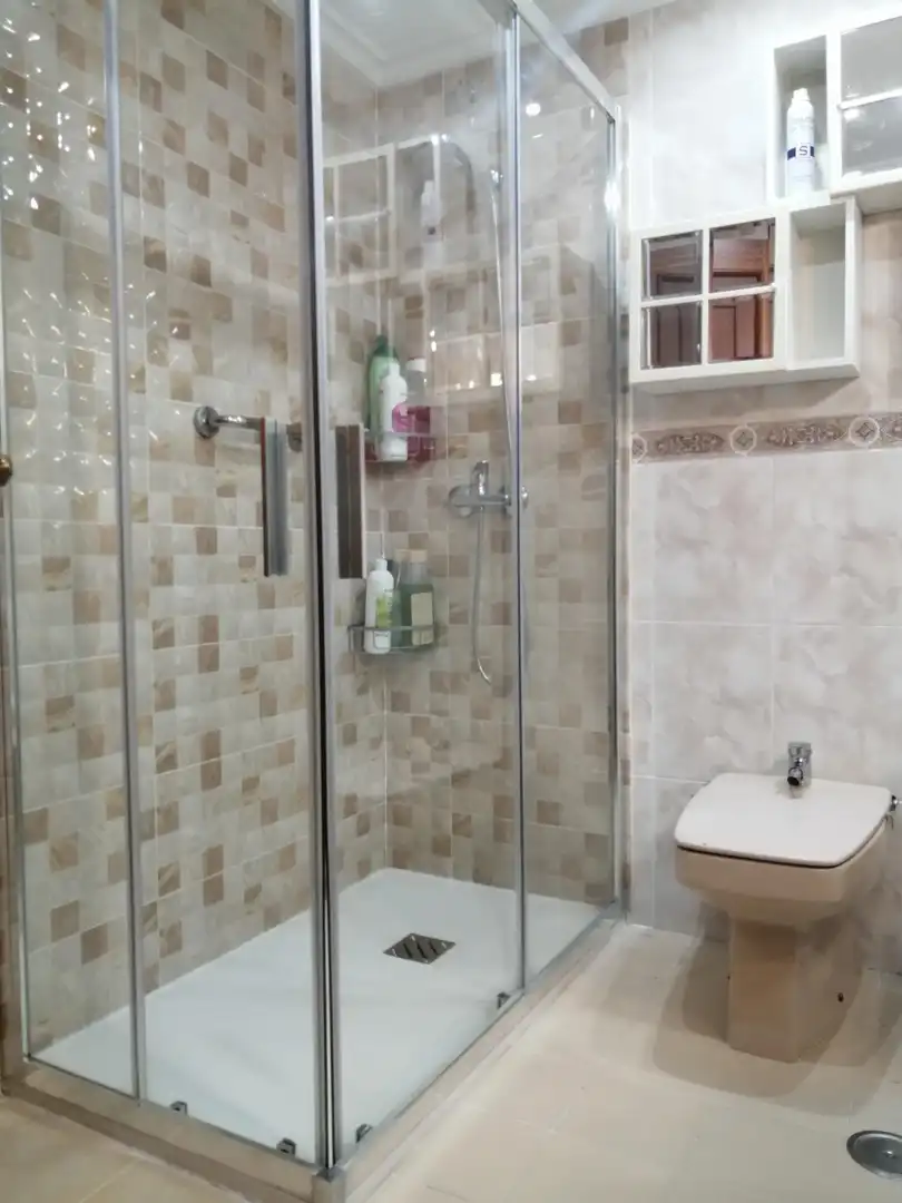 Bathroom of Flat for sale in Ourense Capital   with Parquet flooring, Terrace and Storage room
