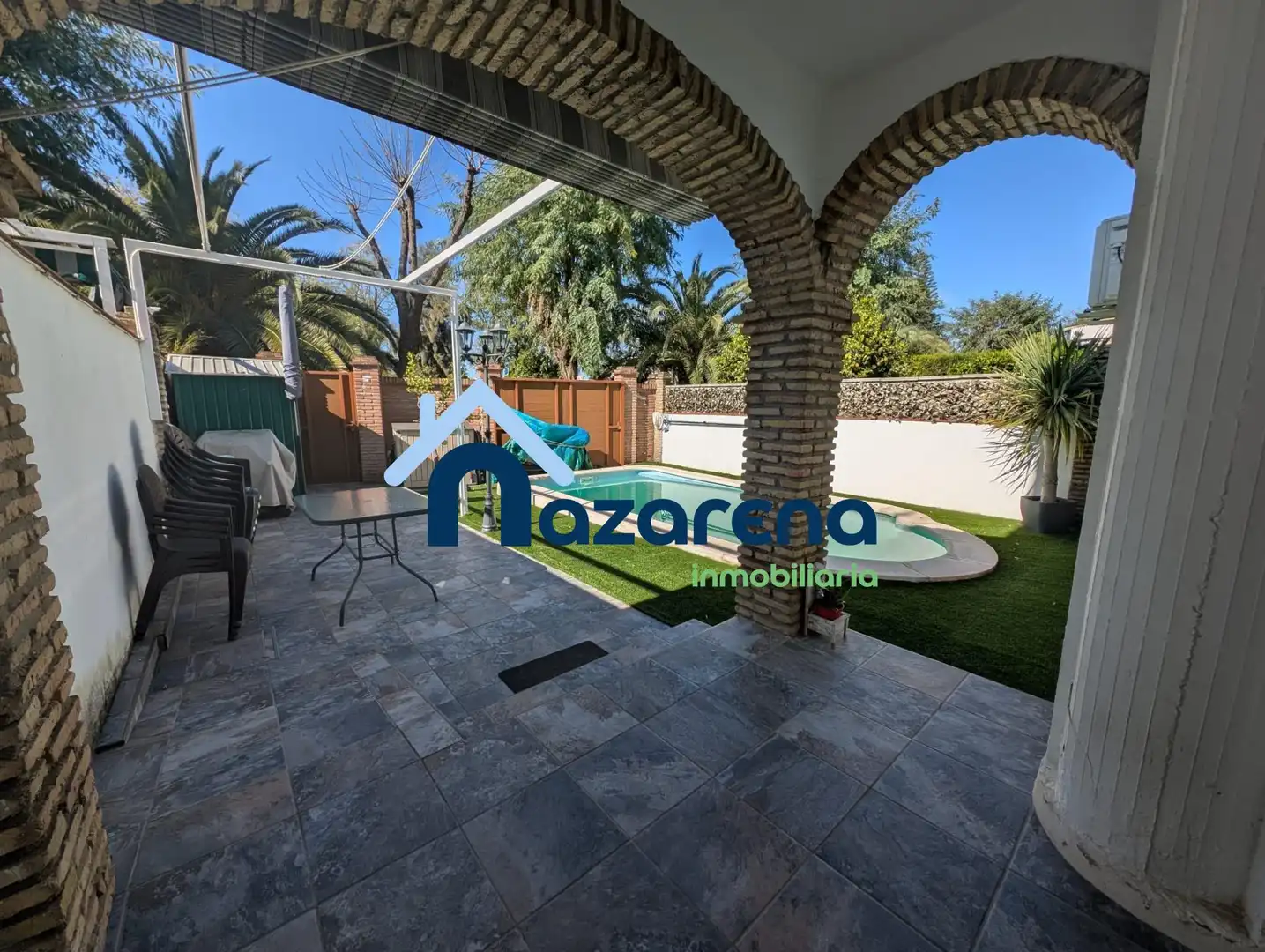 Jardí de Casa o xalet en venda en Dos Hermanas amb Aire condicionat, Jardí privat i Parquet