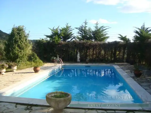House with pool for sale in Urbanitzacions del Nord, imagen 2