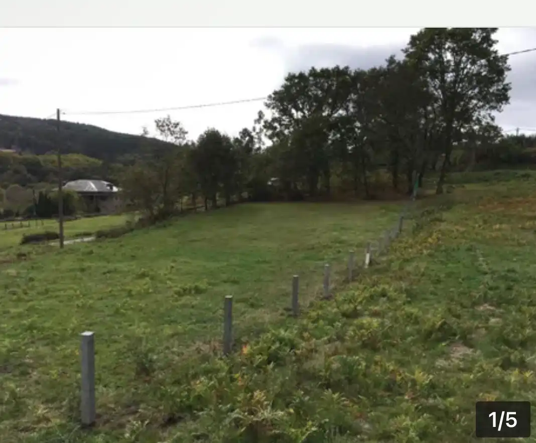 Terreno residenziale in vendita a Lugar Peroselo 11