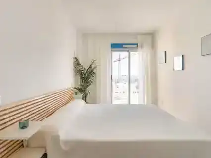 Dormitori de Àtic de lloguer en Dénia amb Aire condicionat, Jardí privat i Parquet