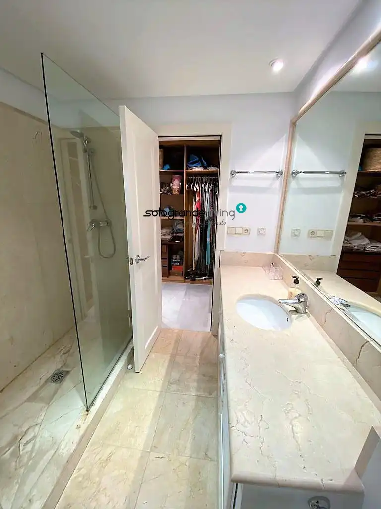 Bathroom of Apartments for rent in Sotogrande  with Air Conditioner, Heating and Terrace
