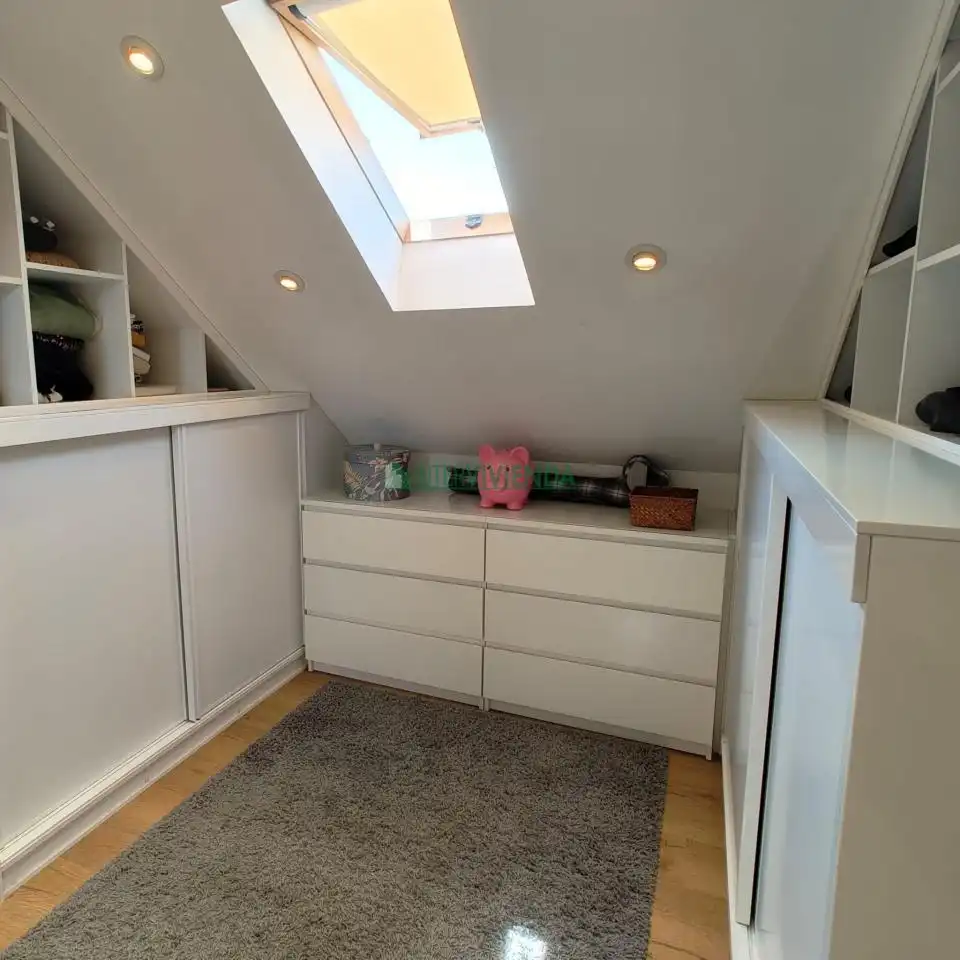 Habitación de Casa adosada en venta en Vigo  con Calefacción, Terraza y Trastero