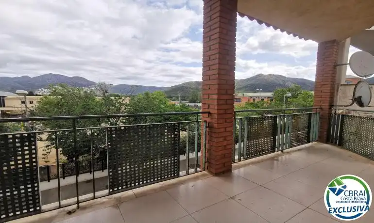 Casa adosada en venda a Centre