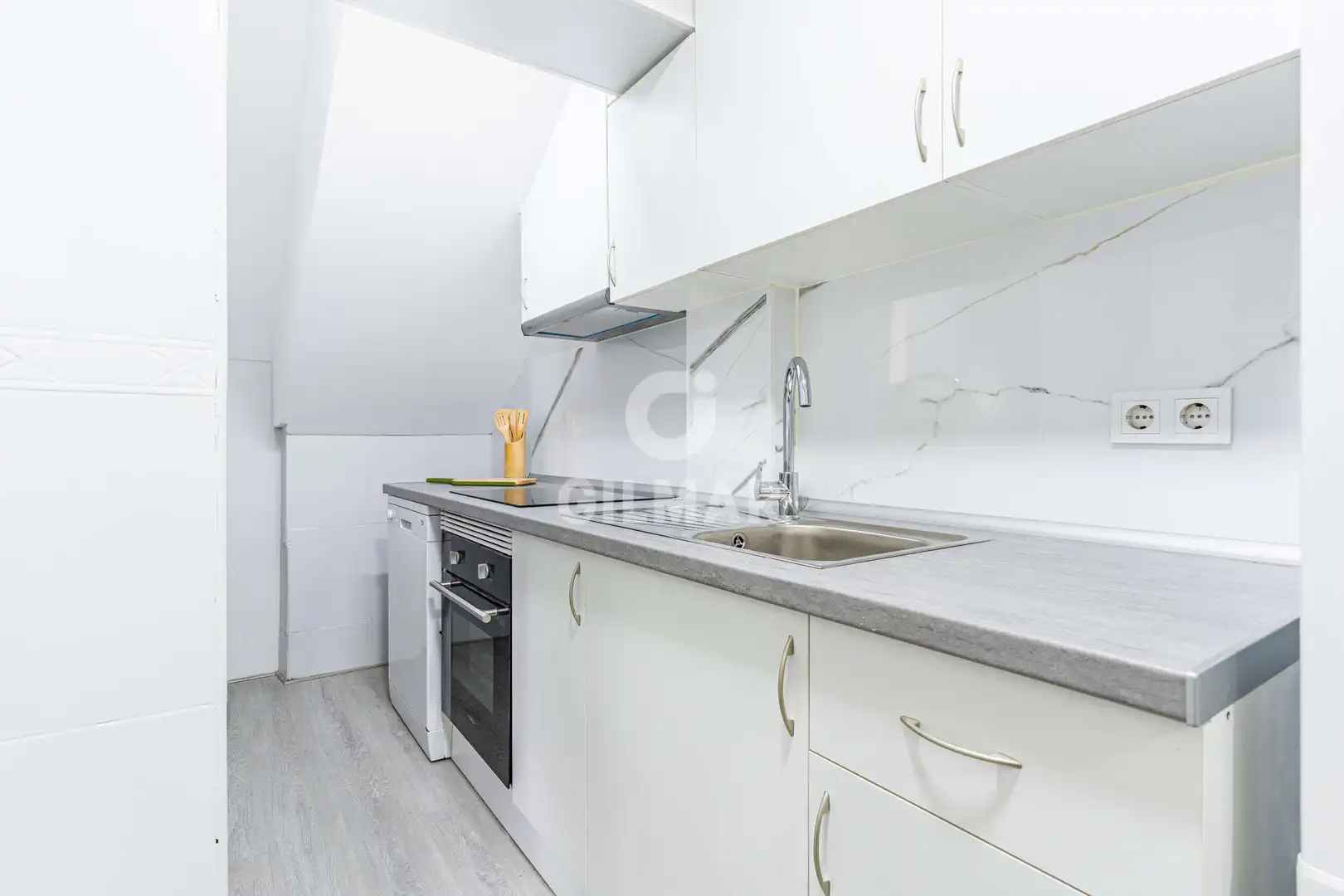 Cuina de Planta baixa en venda en Madrid amb Calefacció