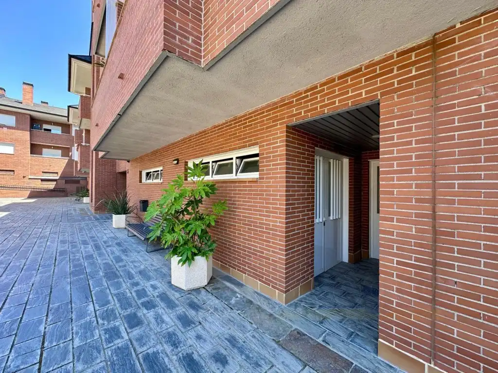 Vista exterior de Piso en venta en Las Rozas de Madrid