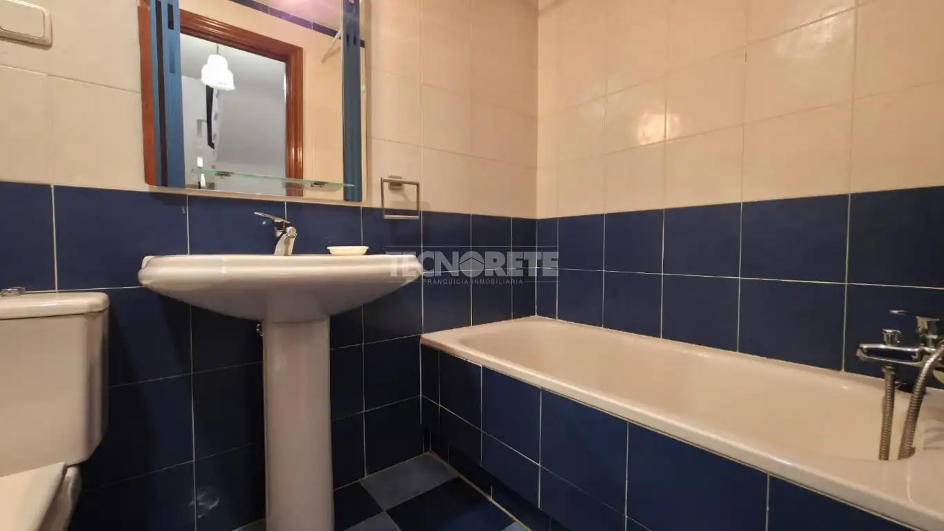 Baño de Casa adosada en venta en Guadalajara con Jardín privado, Parquet y Terraza