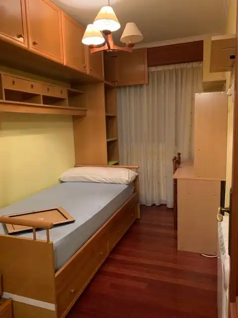 Dormitori de Pis de lloguer en Narón amb Calefacció, Parquet i Terrassa