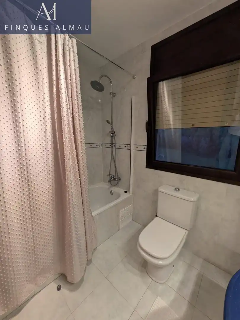 Baño de Finca rústica en venta en Sant Llorenç d'Hortons con Terraza