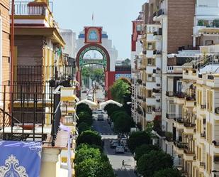 Vista exterior de Pis de lloguer en  Sevilla Capital amb Balcó