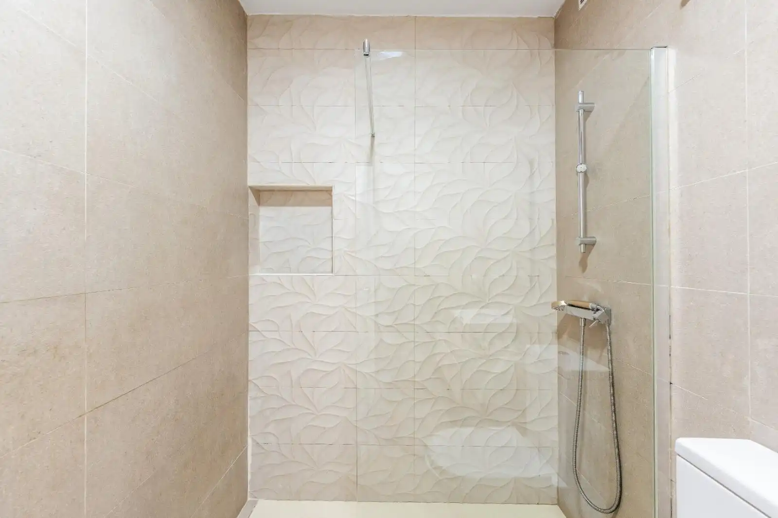 Baño de Piso en venta en Roquetas de Mar con Aire acondicionado, Terraza y Amueblado