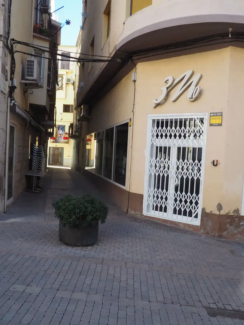 Wohnung zum Verkauf in Flix mit Terrasse, Abstellraum und Möbliert