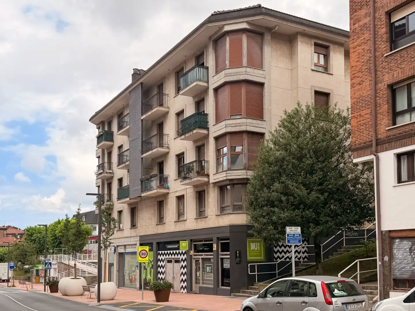 Vista exterior de Piso en venta en Urnieta con Calefacción, Terraza y Trastero