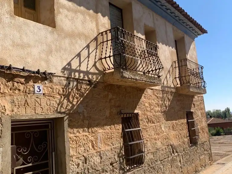 House with garden for sale in Calle Pilar 18