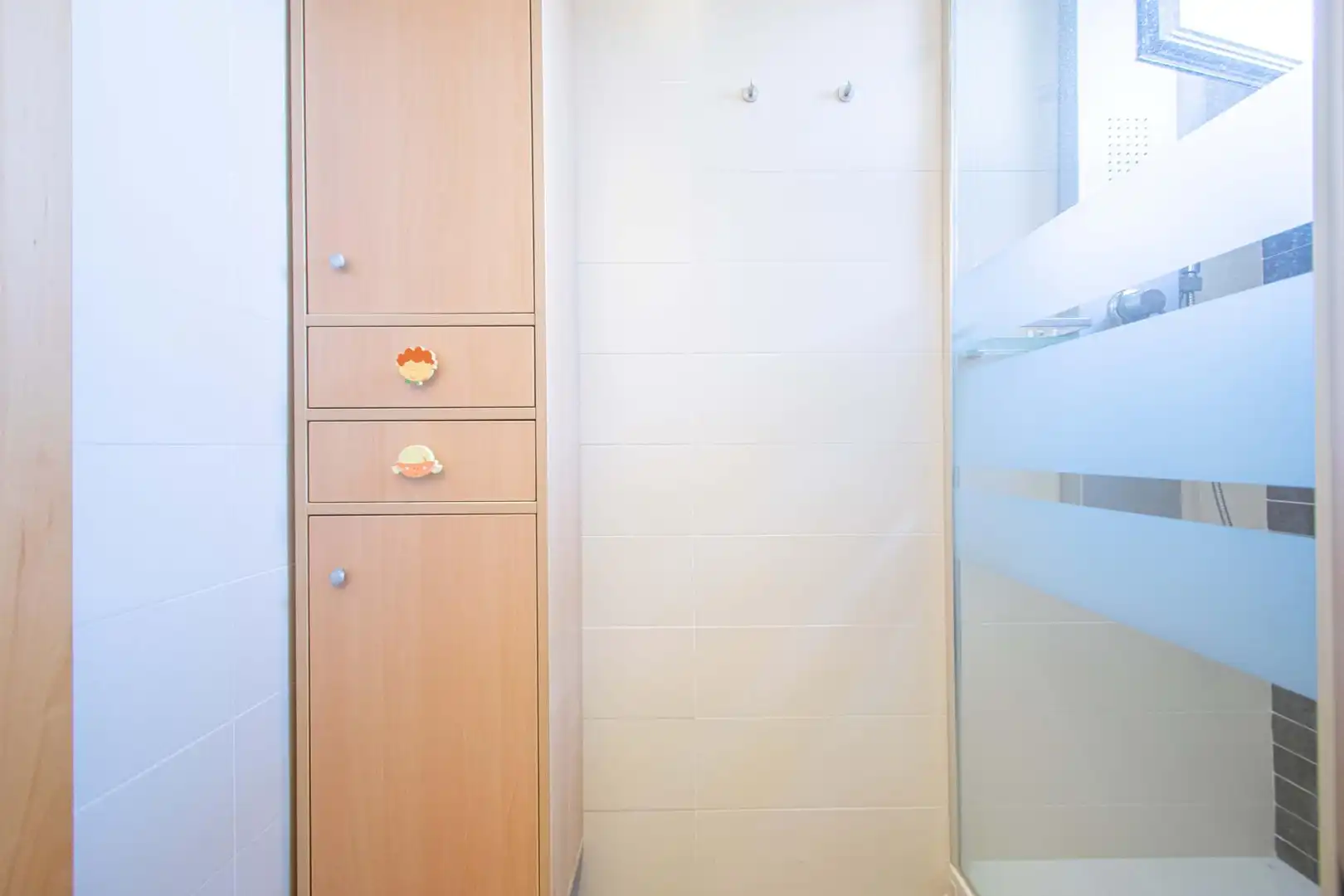 Bathroom of Flat for sale in Sevilla  with Air Conditioner, Heating and Community pool