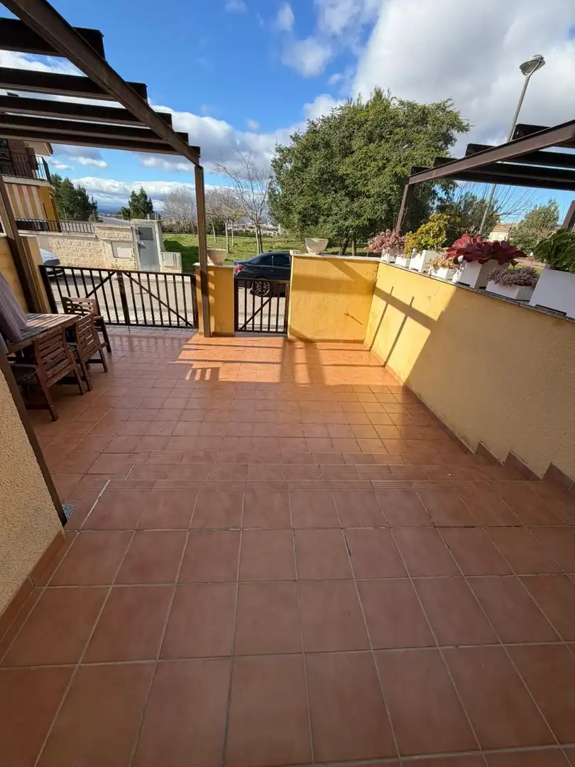 Terraza de Casa adosada de alquiler en Alzira con Aire acondicionado, Jardín privado y Terraza