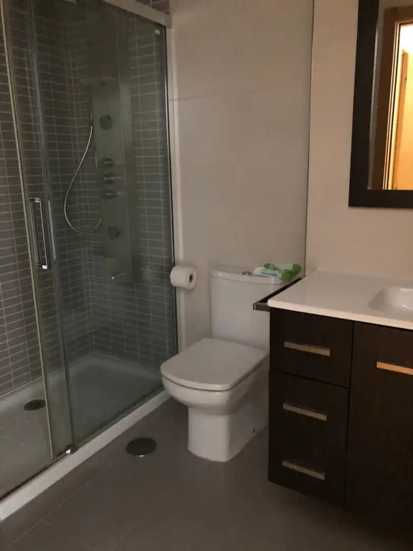 Baño de Piso en venta en Ponferrada con Calefacción y Trastero