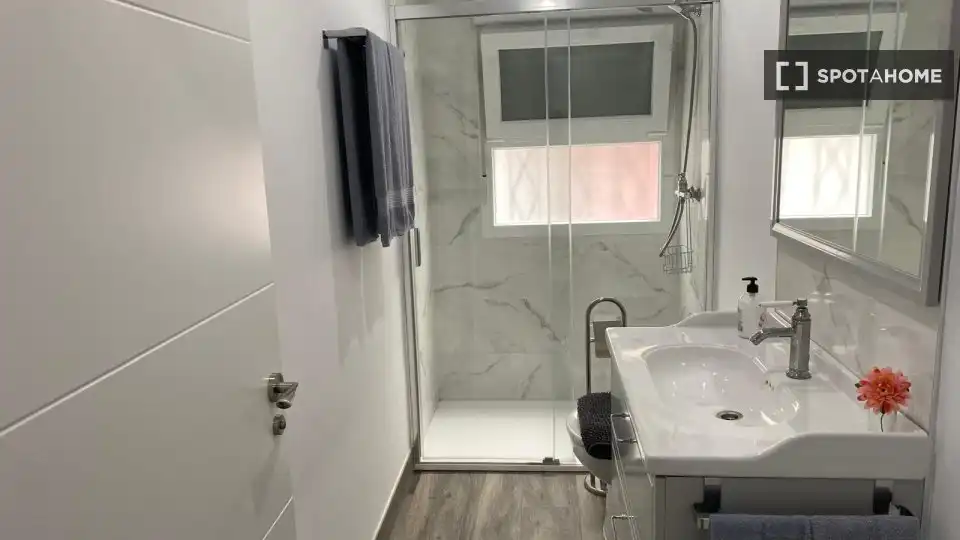 Habitació a Penya - Roja - Avda. Francia