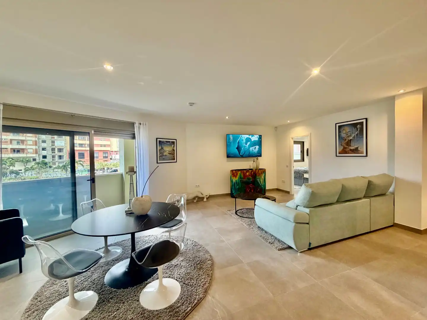 Living room of Flat for sale in Santa Cruz de Tenerife  with Storage room, Furnished and Oven