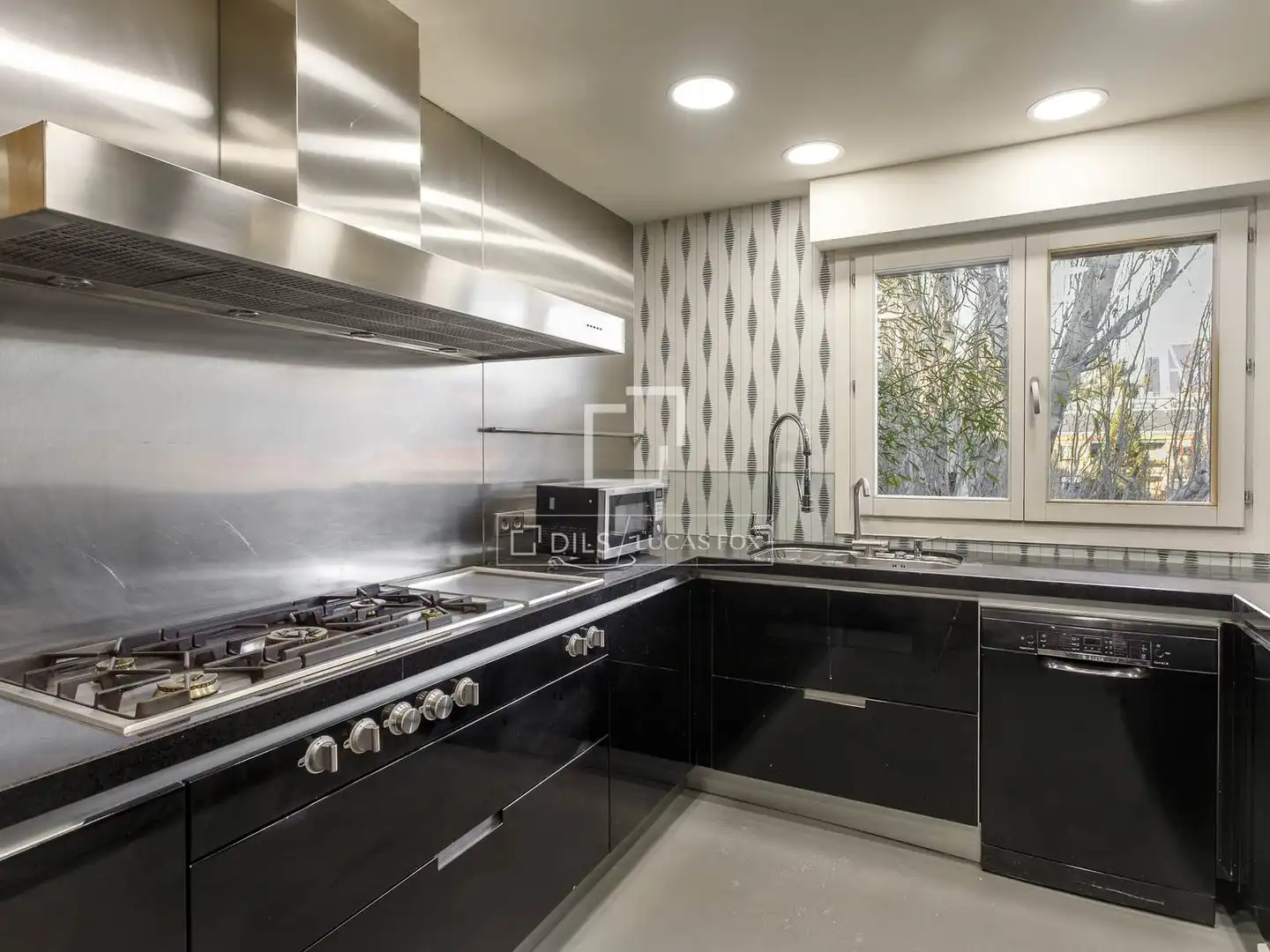 Kitchen of Attic for rent in Madrid  with Air Conditioner, Heating and Private garden
