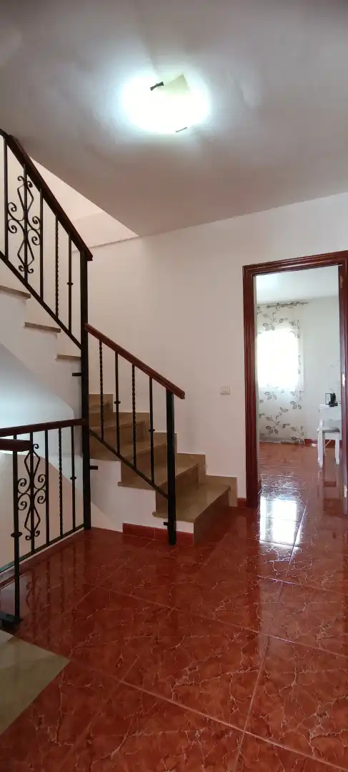 Einfamilien-Reihenhaus zum Verkauf in Estepona mit Klimaanlage, Heizung und Terrasse