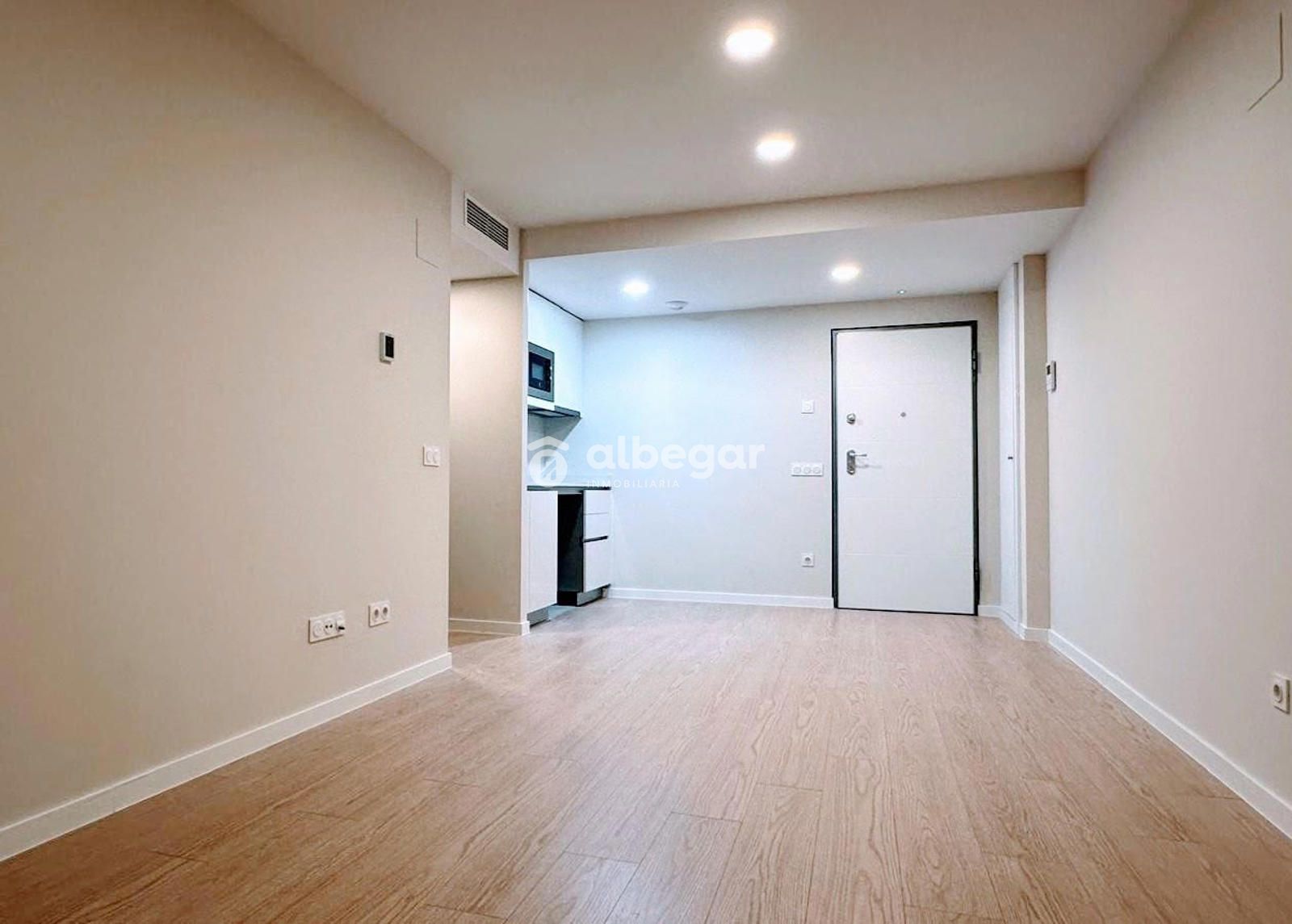 Habitación de Oficina de alquiler en  Valencia Capital con Aire acondicionado, Terraza y Balcón