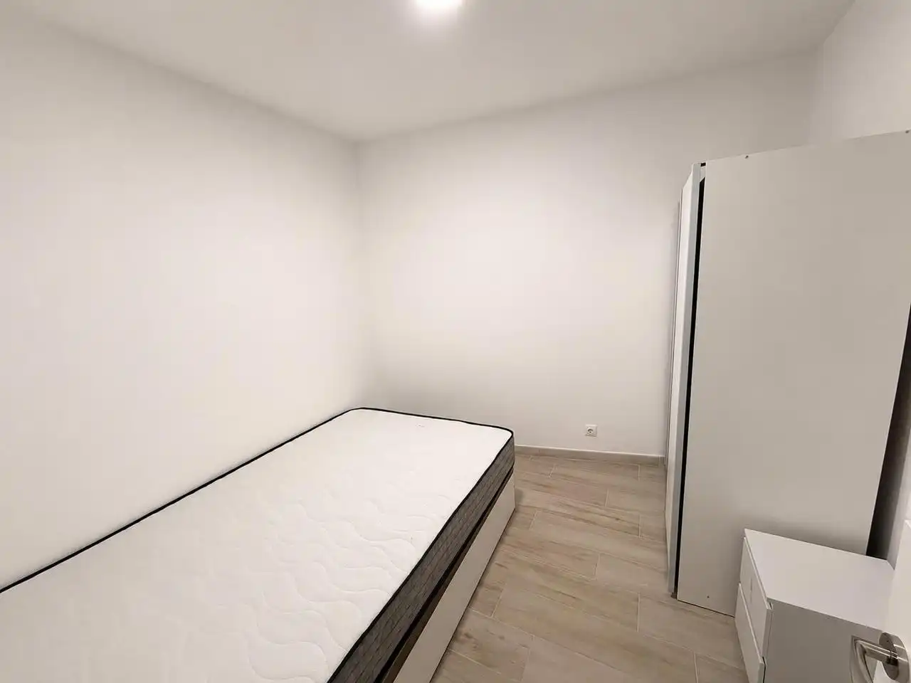 Schlafzimmer von Erdgeschoss zur Miete in Madrid