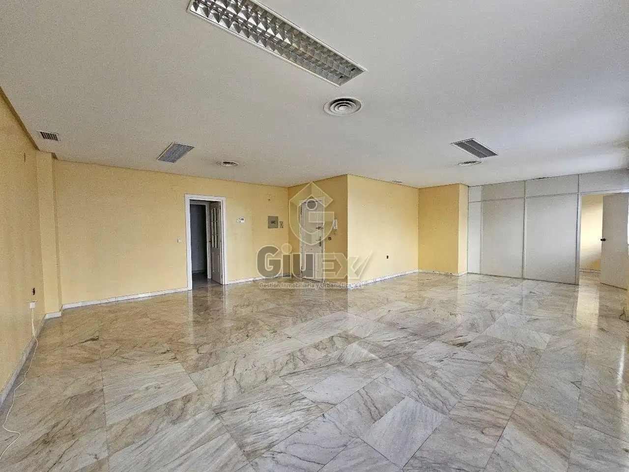 Oficina en venda a Centro