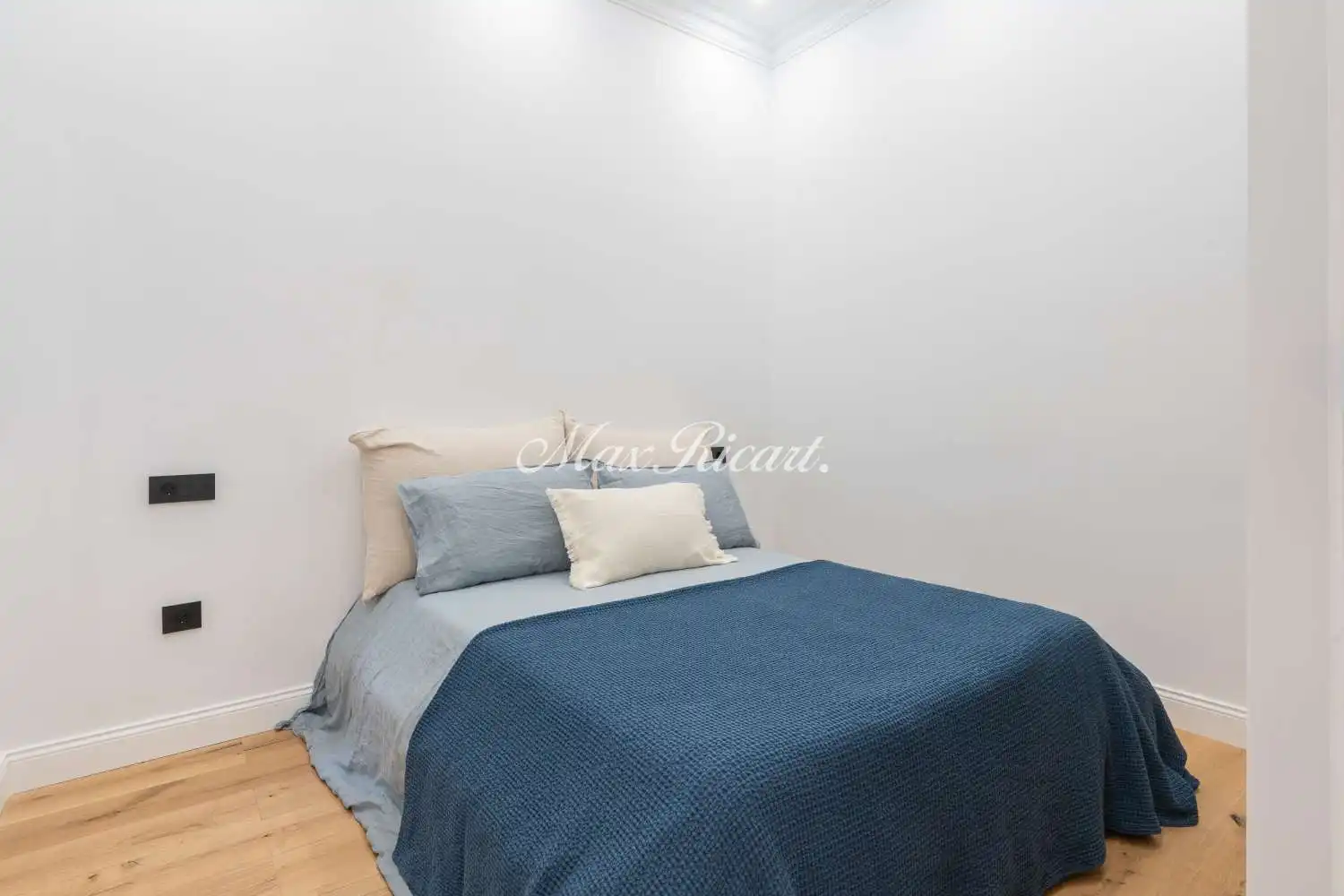 Schlafzimmer von Wohnung zum Verkauf in Barcelona mit Klimaanlage, Heizung und Balkon