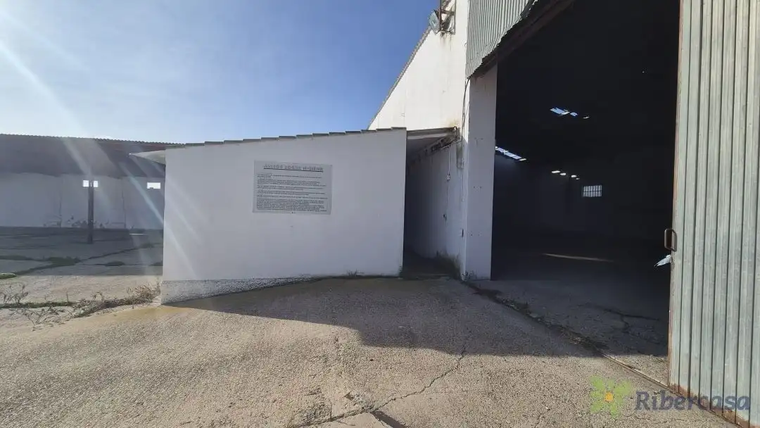Außenansicht von Fabrikhallen zum Verkauf in Fustiñana
