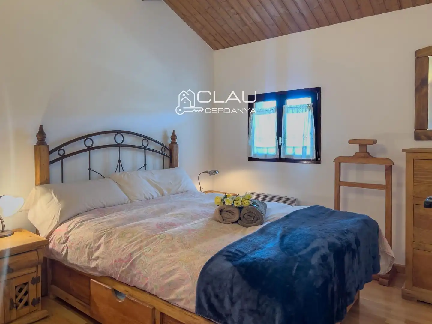 Bedroom of Detached homes for rent in Osséja  with Heating, Private garden and Parquet flooring