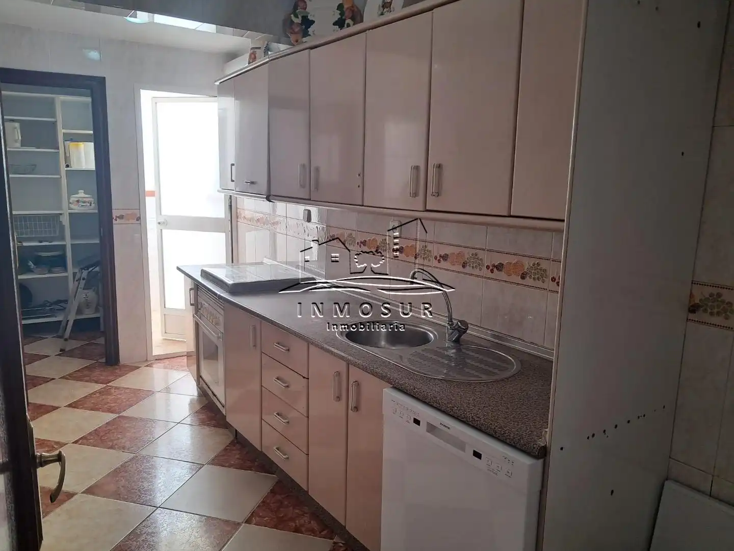 Cuina de Casa adosada en venda en Lucena amb Terrassa