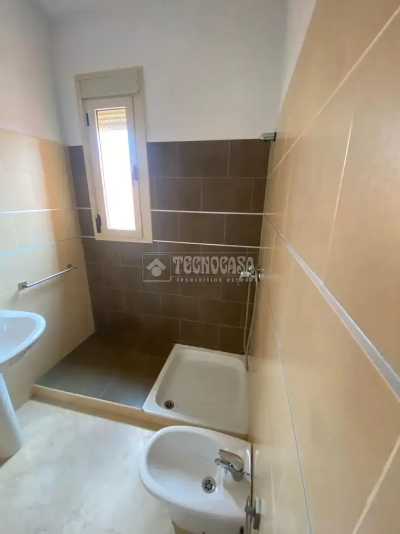 Baño de Piso en venta en Sanlúcar la Mayor con Aire acondicionado y Amueblado